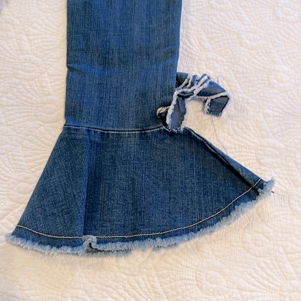 Giani Bini ruffle-hem, cropped jeans. - Picture 4 of 4